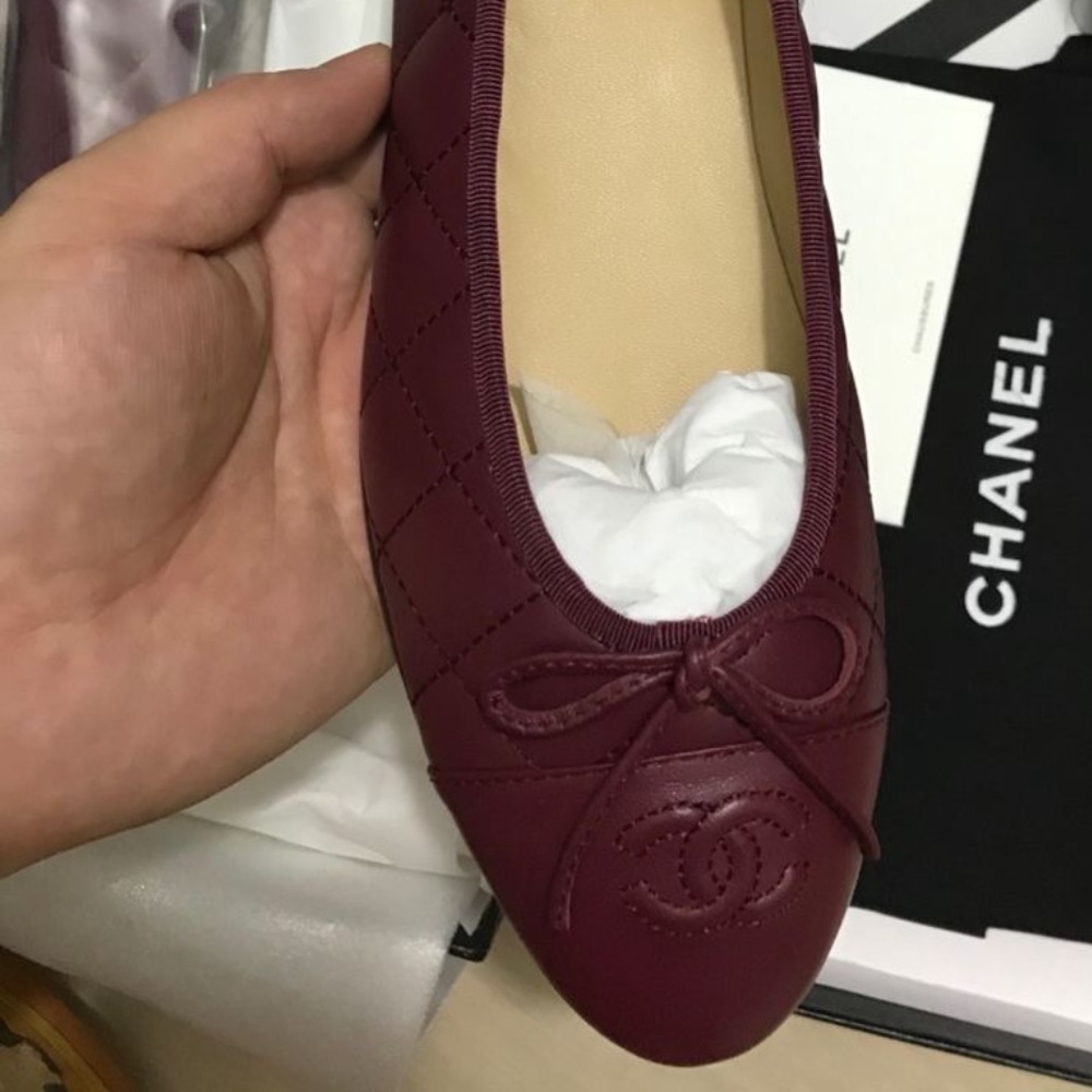 Wine colored CHANEL ballet flats - Picture 2 of 3